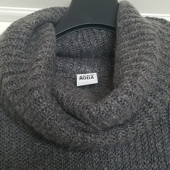 Vero Moda Cowl Neck Sweater  Size S - Picture 4 of 7